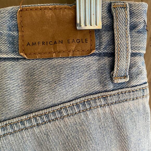 AMERICAN EAGLE Women's Size 6 CURVY MOM Jean Distressed Jeans Grungy High Rise - Picture 13 of 14